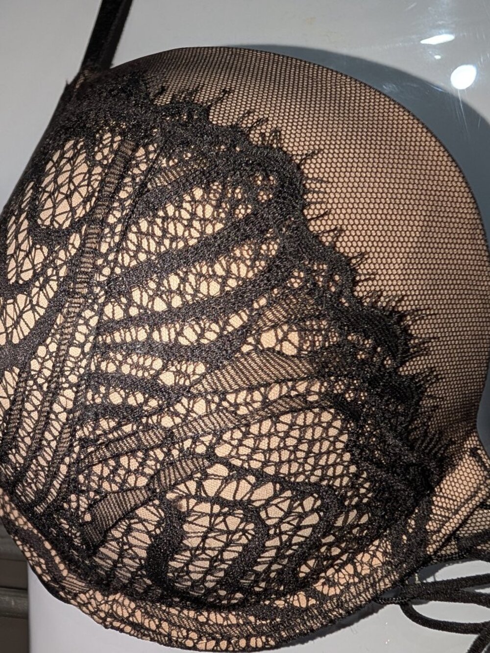 Victoria’s Secret Very Sexy Push Up Bra 32DD Black Nude Lace - Picture 3 of 5